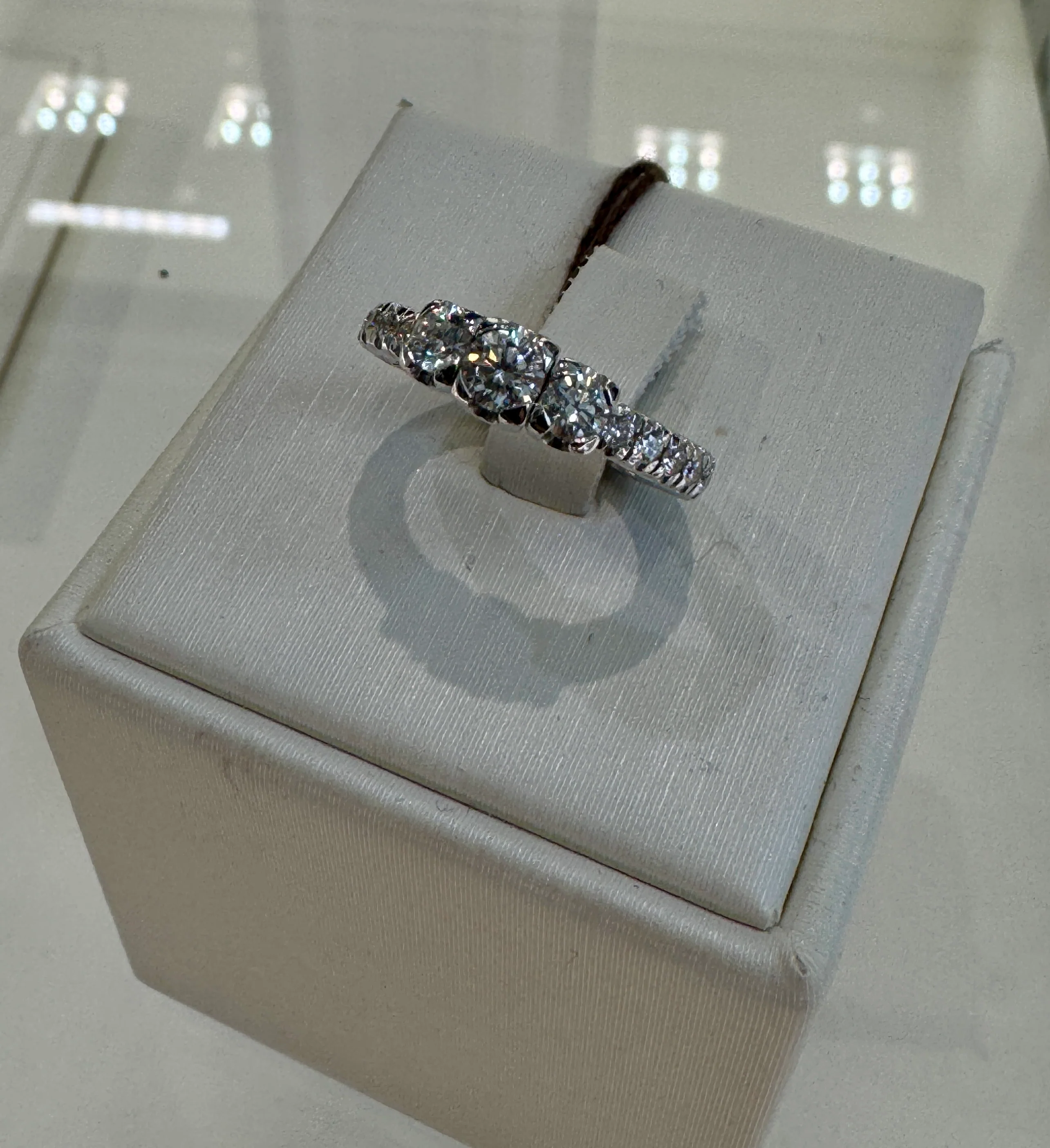 Hulchi Belluni Tresor Collection 18KT White Gold ring with diamonds 20186-WW - Image 2