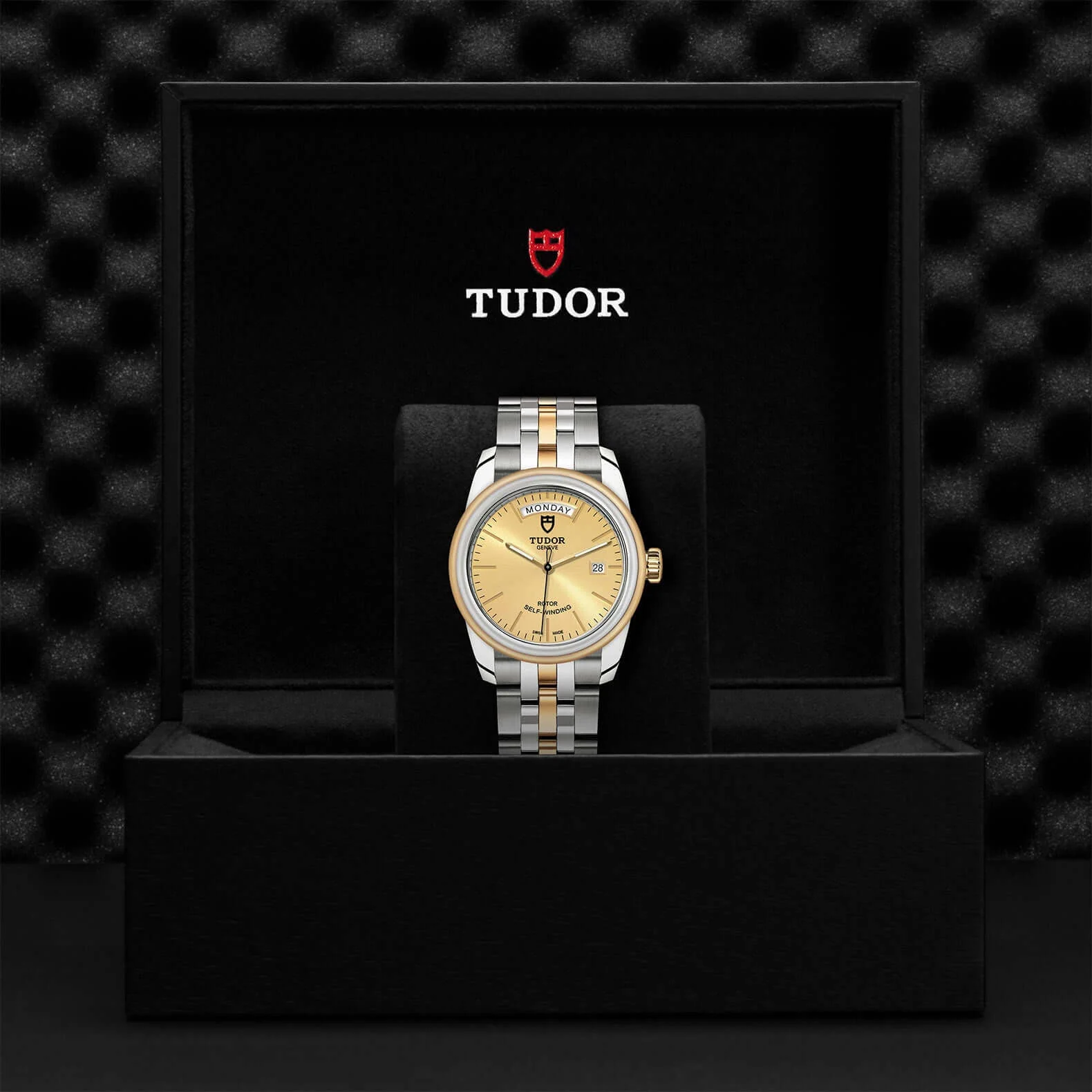 Tudor Glamour Date + Day - Image 4